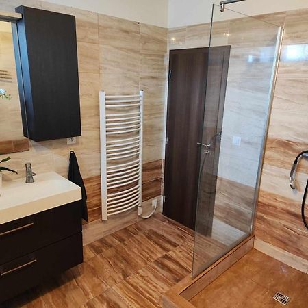 דירות Rovinka Apartman Dominika מראה חיצוני תמונה